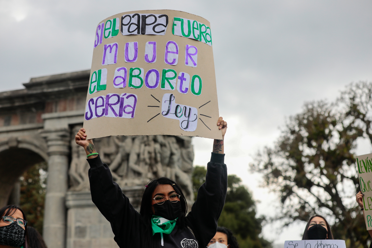 Uno de los temas fundamentales para las mujeres es los derechos sexuales y reproductivos.