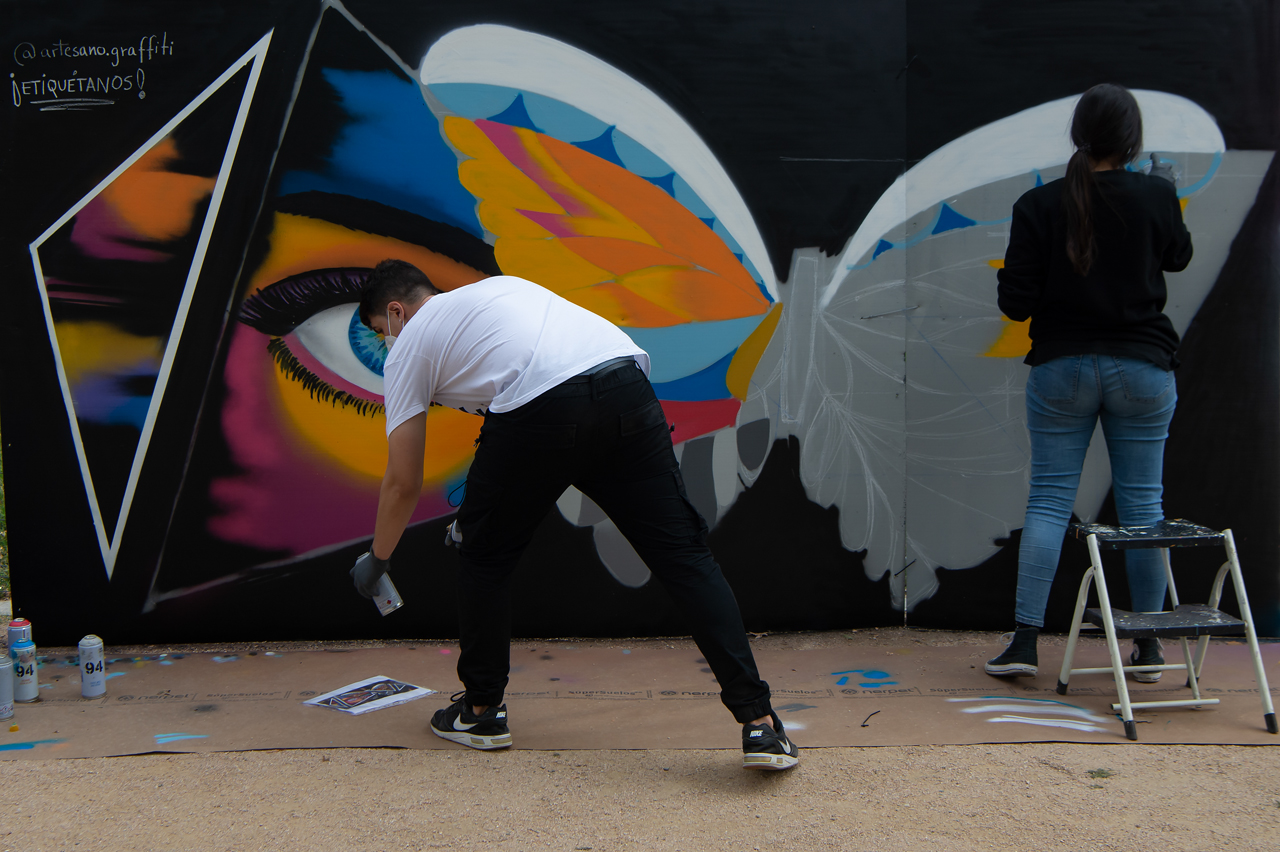 Colectivo Arte Sano, especializado en comunicación visual a través del muralismo y el graffiti, pinta graffiti en Madrid Río durante el MUS, Madrid Urban Sports.