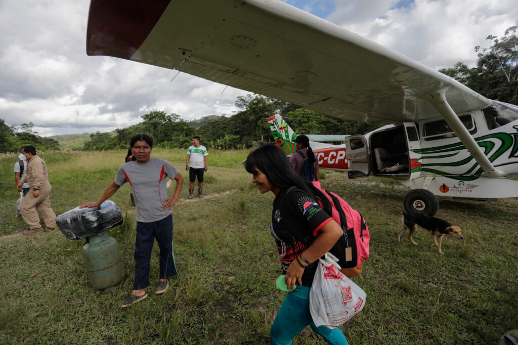 Aero Sarayaku la primera aerolÌnea indÌgena del mundo se trata de una empresa con visión social, ambiental, económica y sustentable.