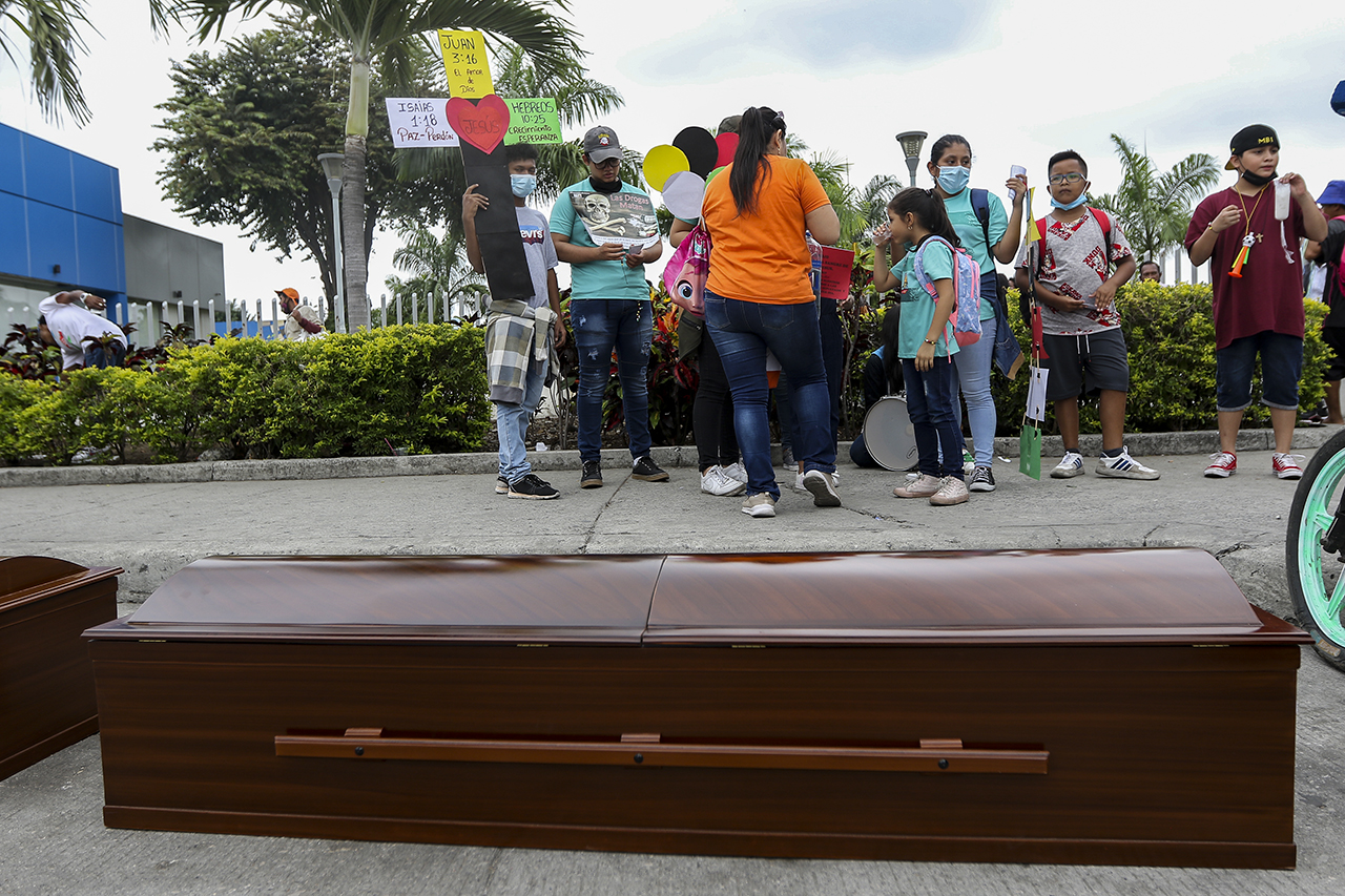 Los nuevos enfrentamientos dejan 68 muertos en el Centro de Privación de Libertad Número 1 en Guayaquil, en un "ECUADOR SE DESANGRA EN LAS CÁRCELES".
