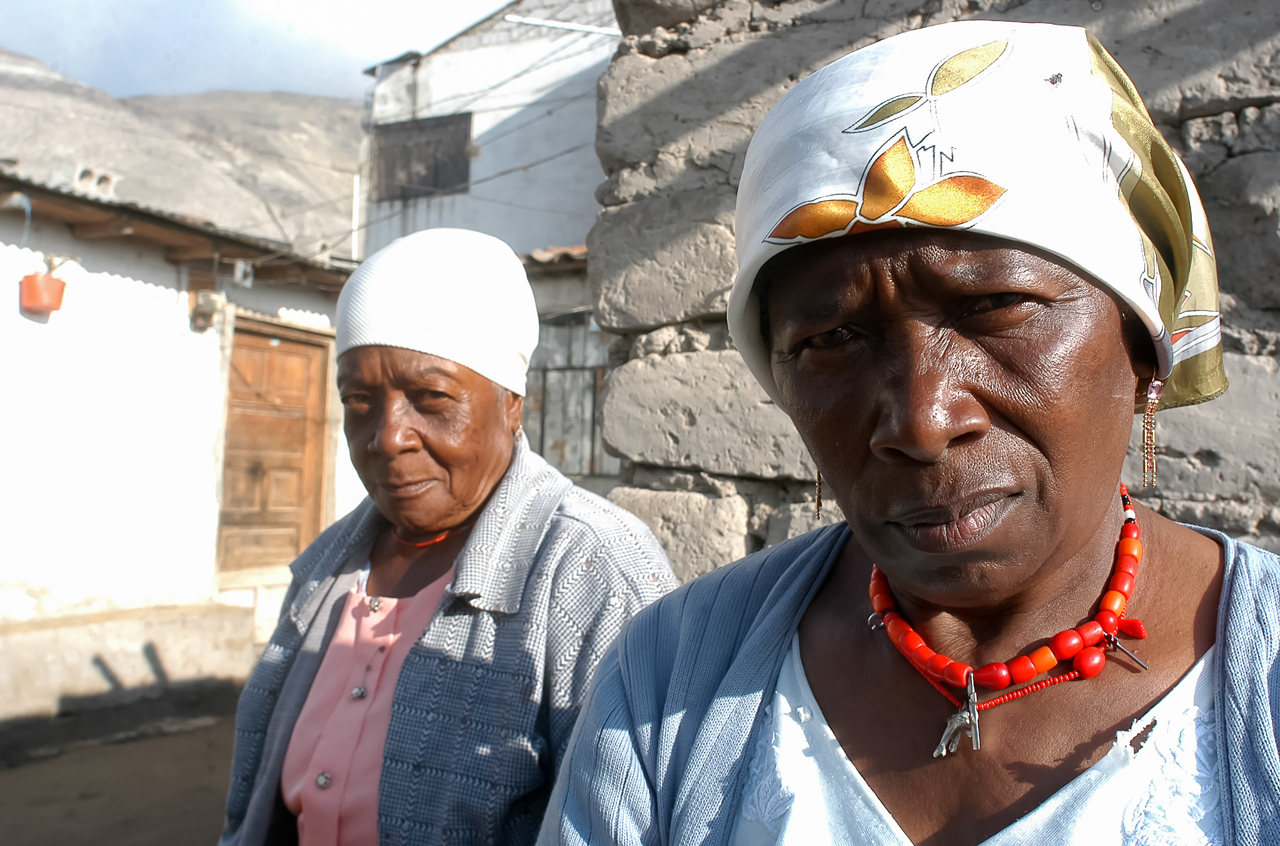 Amelia Acosta y Rosario Minda dos referentes de la comunidad afro ecuatoriana de mujeres de Mascarilla.