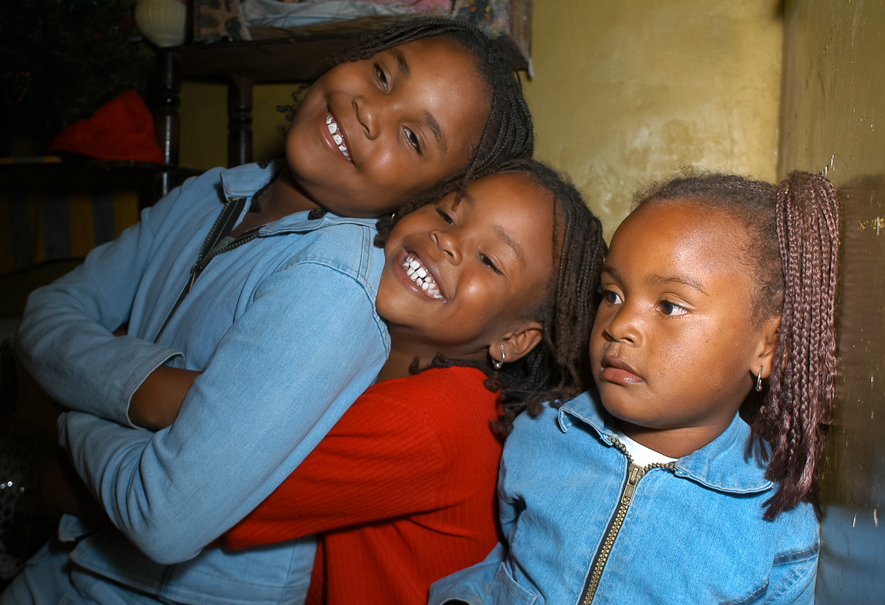 Wendy, Lisbeth y María Fernanda Landázuri Niñas afro del pueblo de Mascarrilla en el Valle de Chota en Ecuador. Mascarilla es una de las 38 comunidades del Valle del Chota afroecuatoriano, en la provincia de Carchi, en Ecuador.