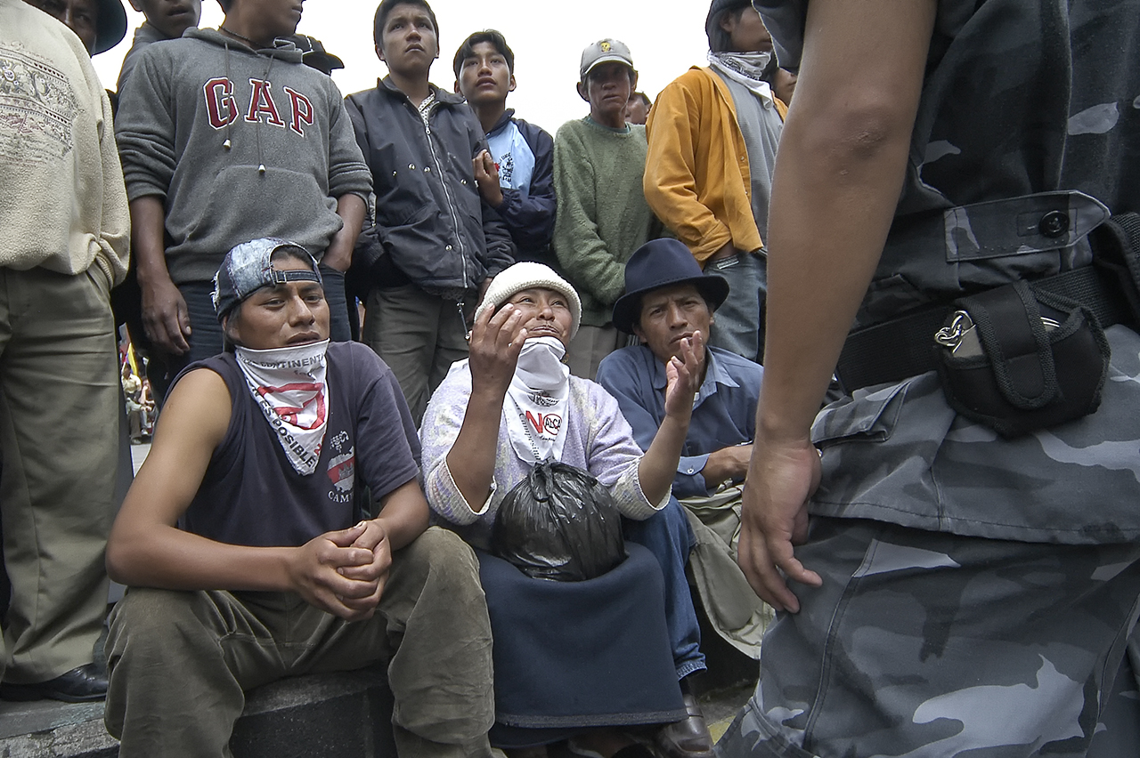 Las personas no indígenas deben comprender, aceptar y respetar que los pueblos y comunidades originarias tienen su propia identidad y no fomentar el racismo y violencia.