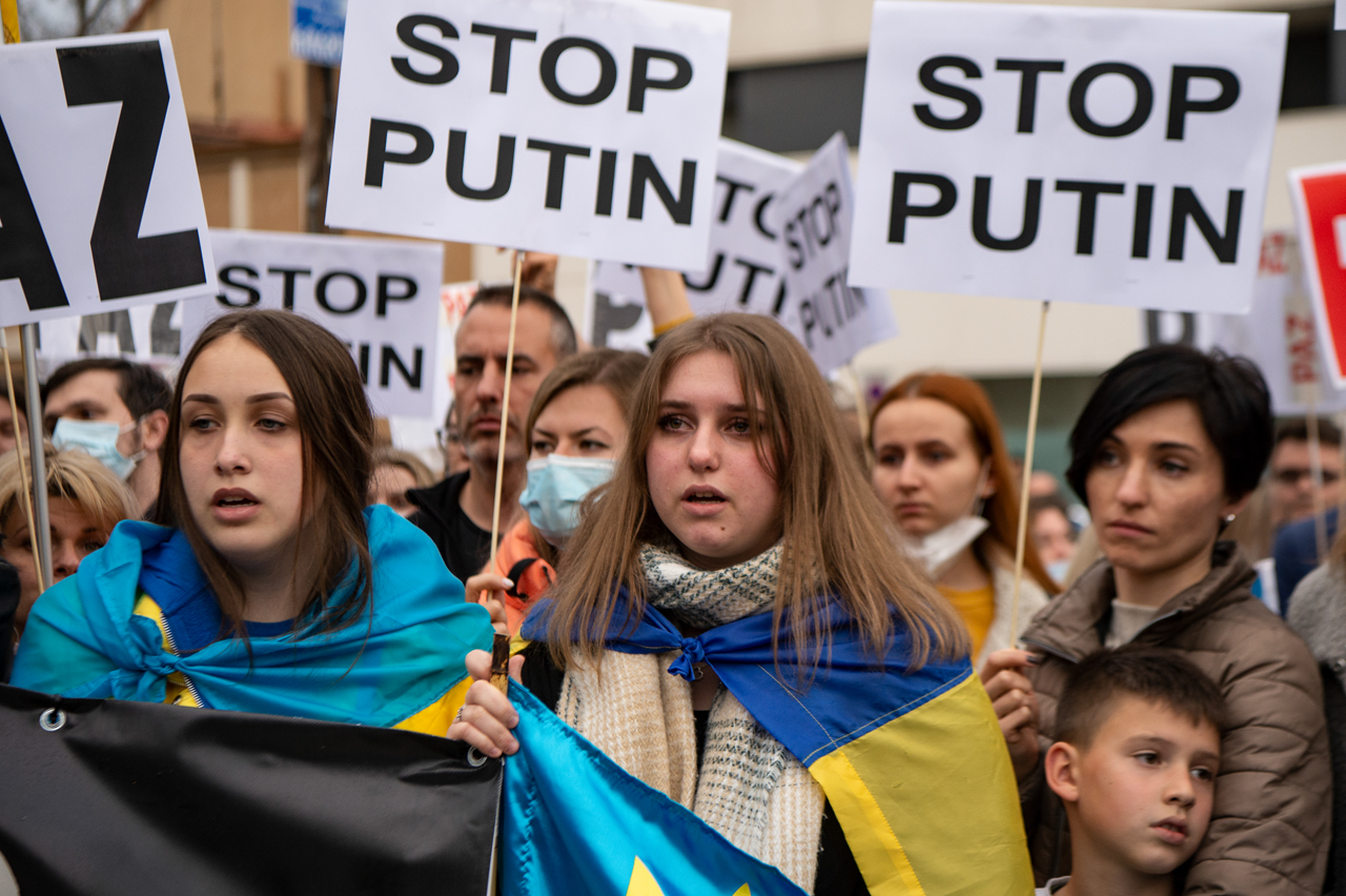 Ineficiencia de la ONU ¿Por qué Rusia tiene tanto interés en Ucrania? Primero, porque si el gobierno de Kiev se adhiere a la Organización del Atlántico Norte (OTAN) traslada el centro de gravedad estratégico.