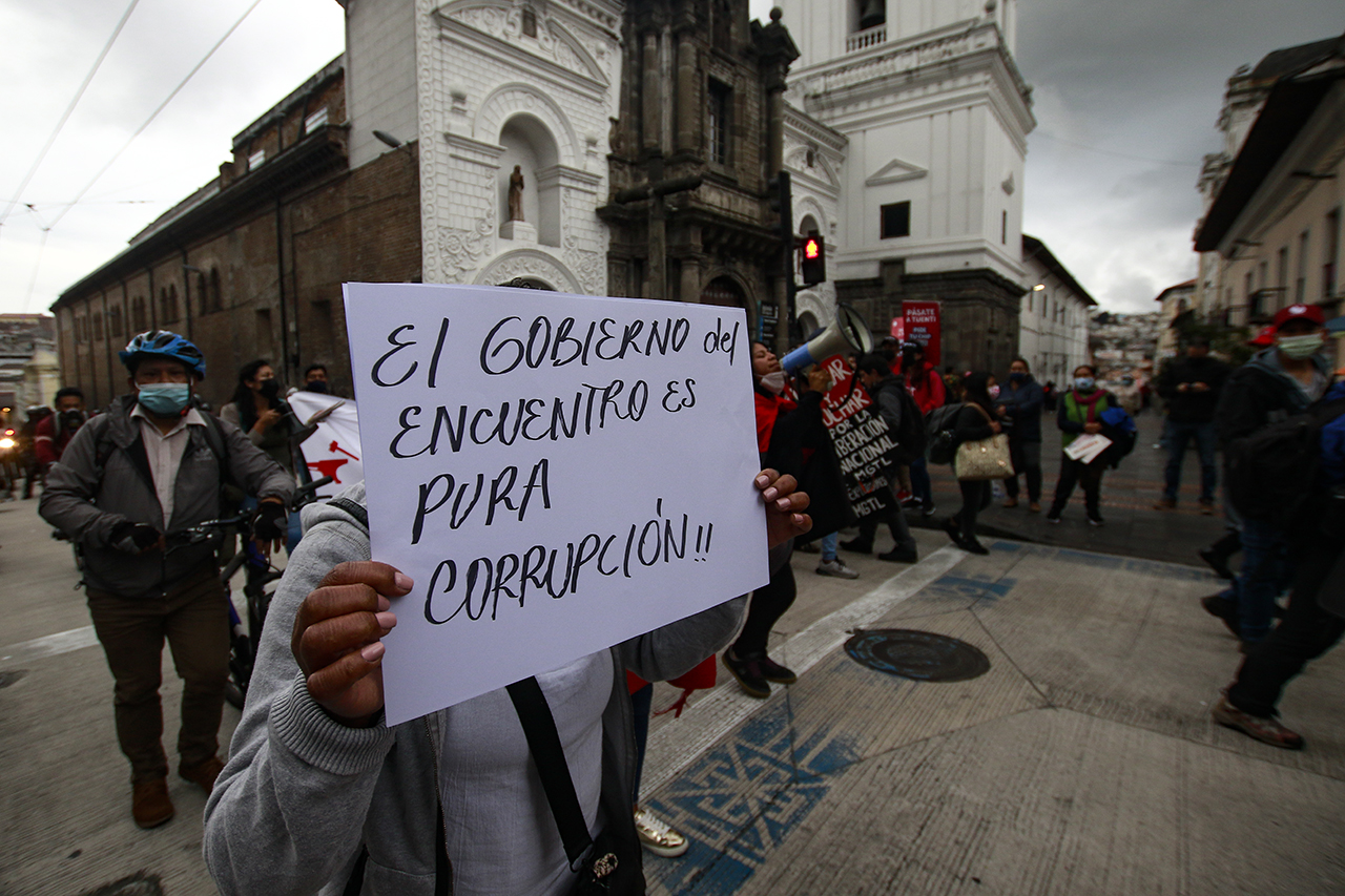 Siempre los políticos, los terratenientes, los banqueros, los exportadores nos convirtieron en un hermoso país de mierda.