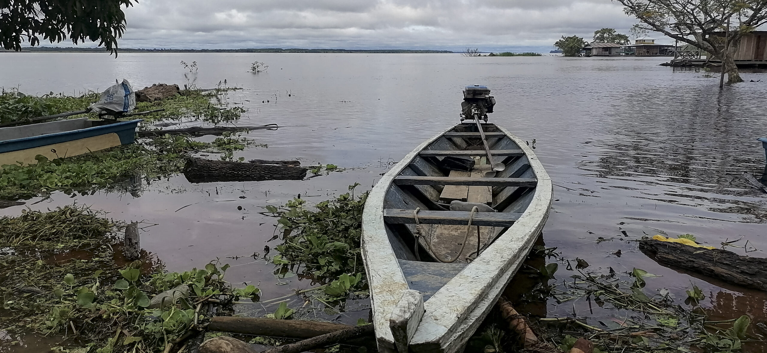 La líder Livia Ahue indica que el pueblo Ticuna se dedican a la agricultura, la pesca, la caza, pero la zona es muy bella en paisajes.