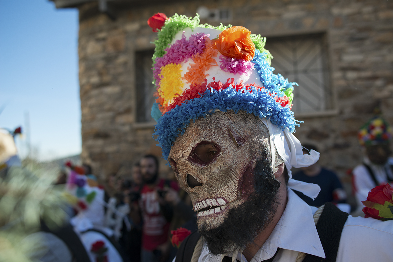 Las máscaras Botargas en Almiruete son parecidas a varias máscaras andinas, que son parte de la cultura de Entre dos pueblos.