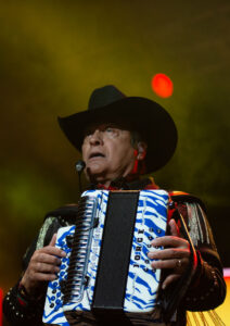 Jorge Hernández al acordeón. Los Tigres del Norte.
