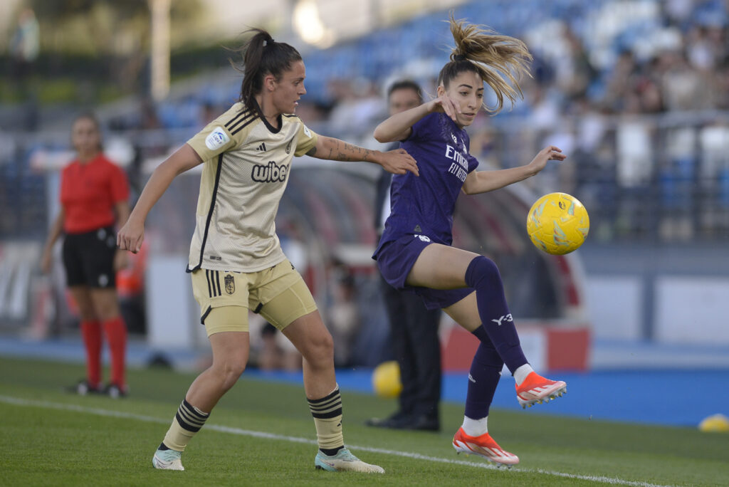 Olga Carmona en el Real Madrid Femenino vs Granada