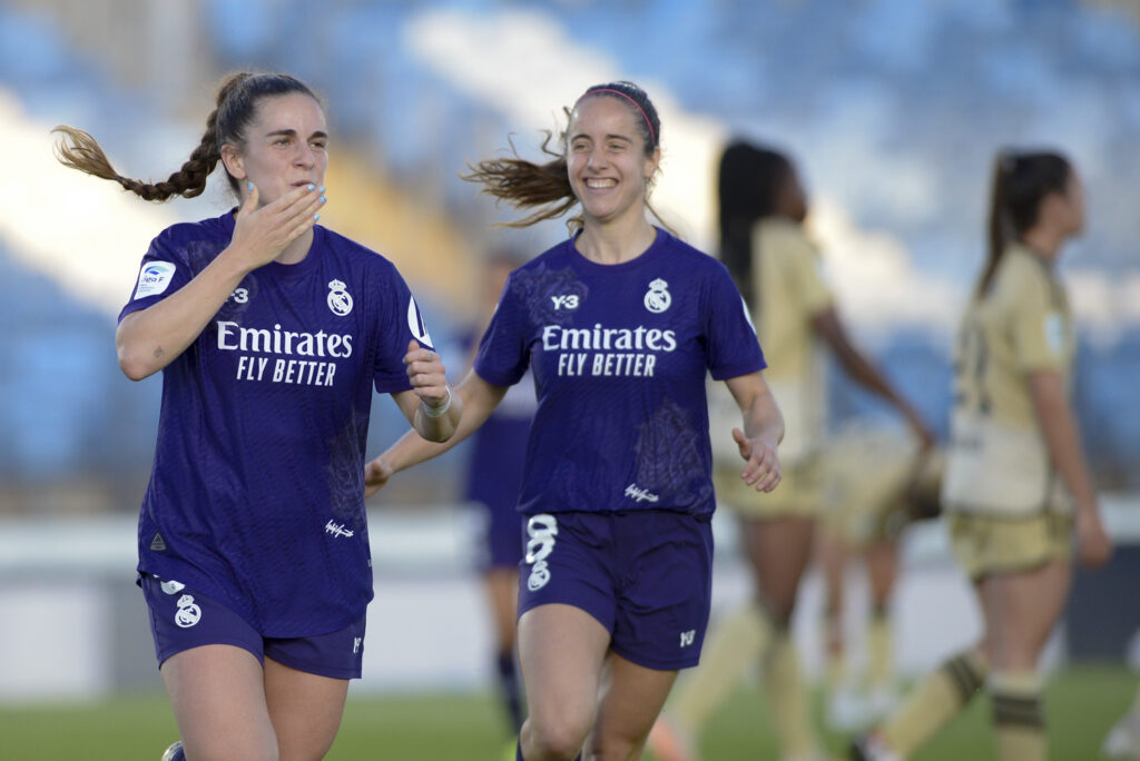 Teresa Abelleira celebra su gol en el Real Madrid Femenino vs Granada