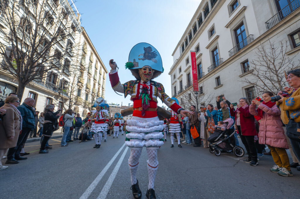 El Cigarrón del Entroido de Verín con sus medias blancas